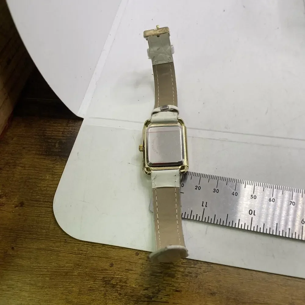 Bella & Rose Womens Tank Watch New Batteey